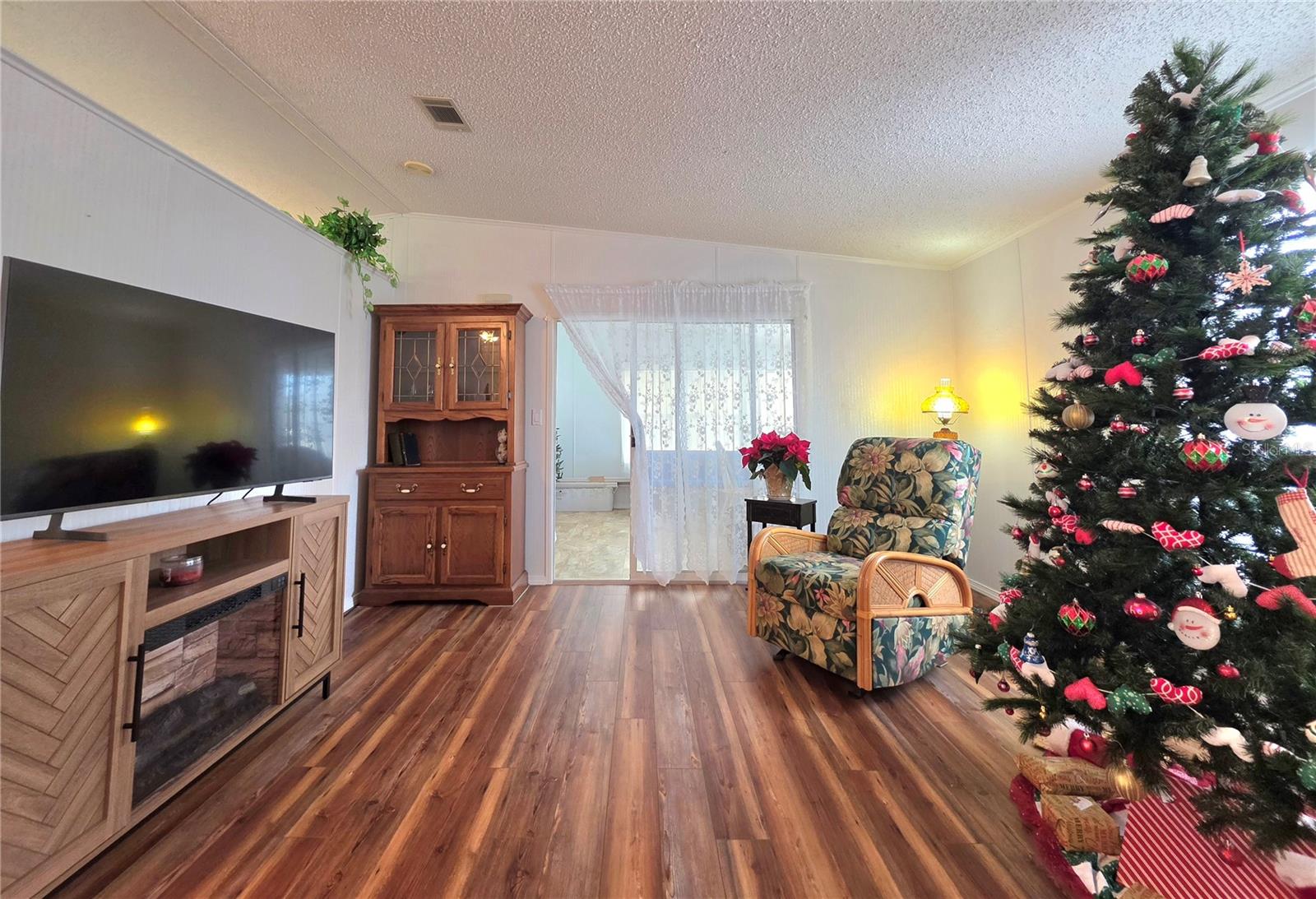 Image 24 of 73 For 5350 Amanda Street