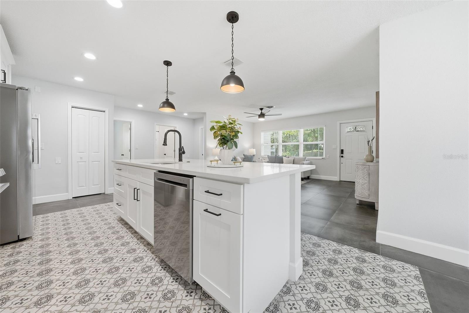 Image 14 of 53 For 7033 Hibiscus Avenue S