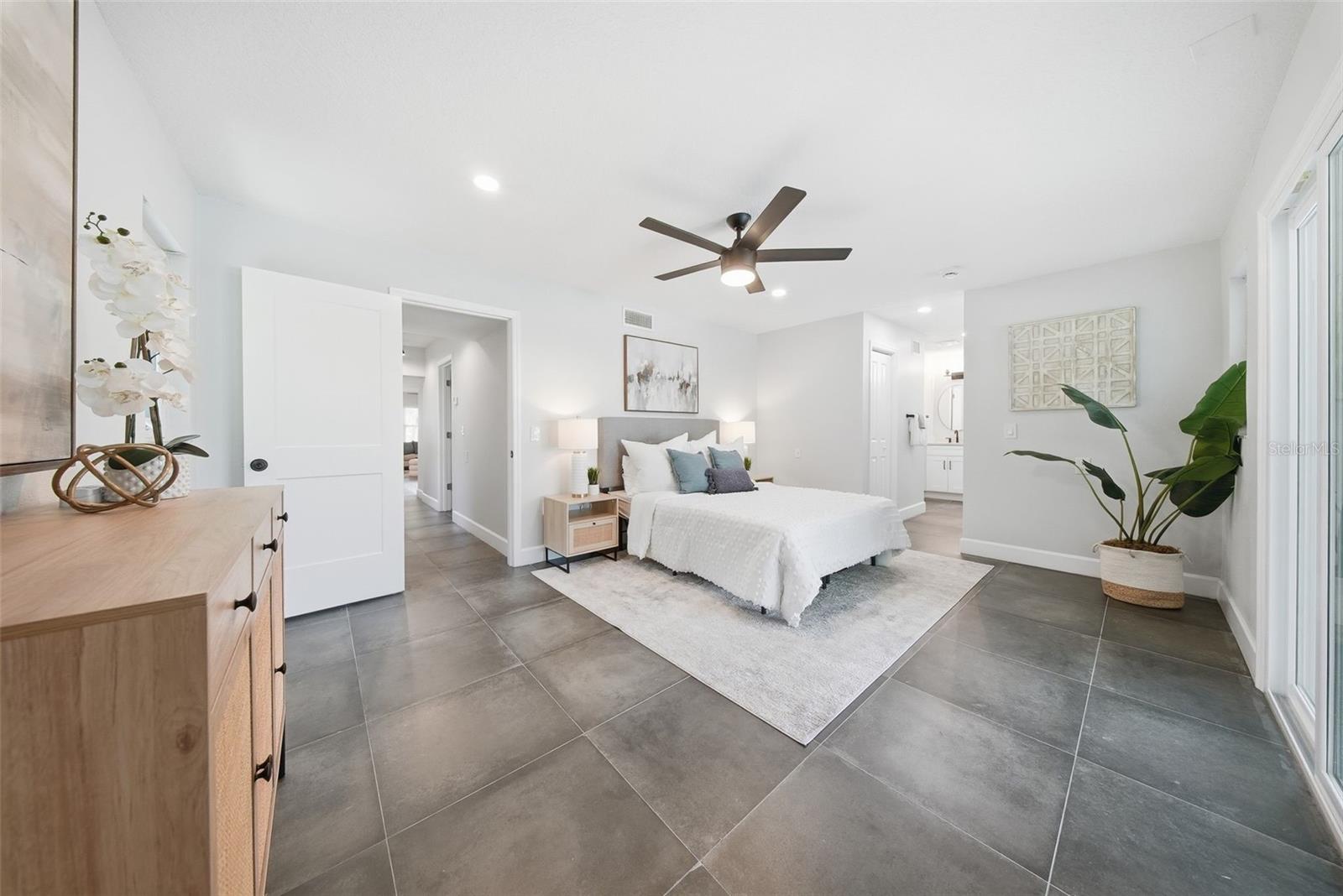 Image 21 of 53 For 7033 Hibiscus Avenue S