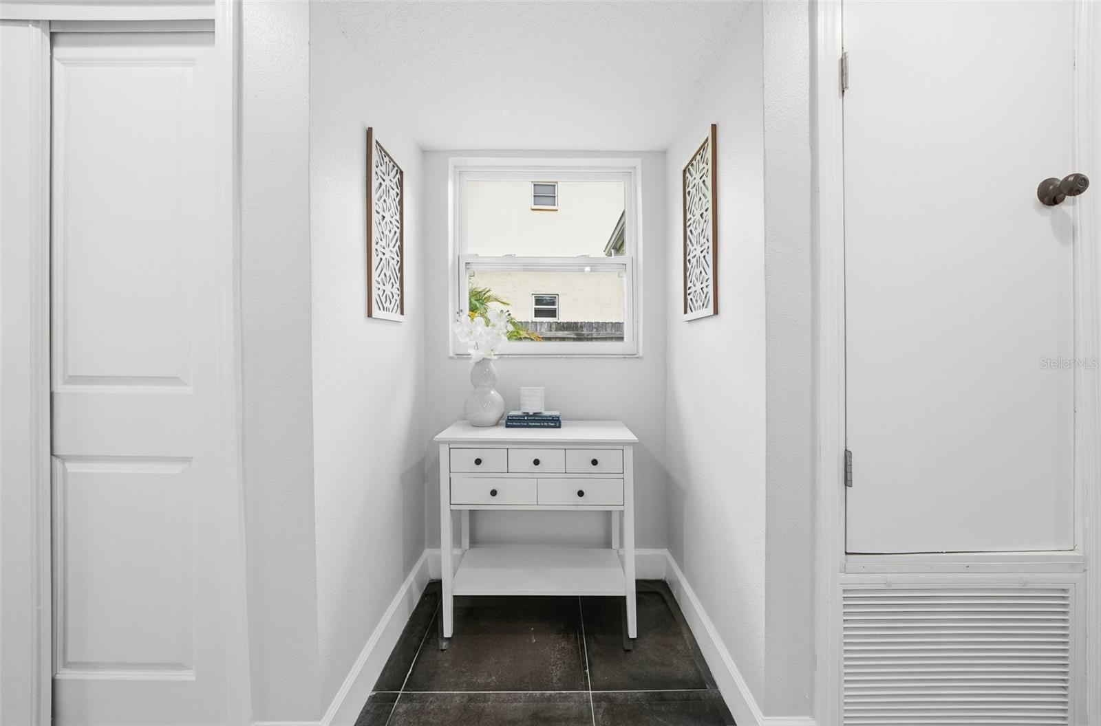 Image 35 of 53 For 7033 Hibiscus Avenue S