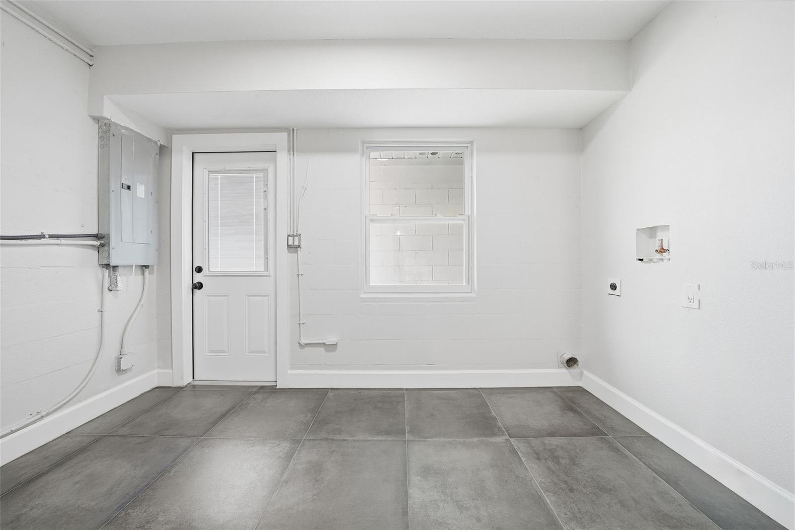 Image 36 of 53 For 7033 Hibiscus Avenue S