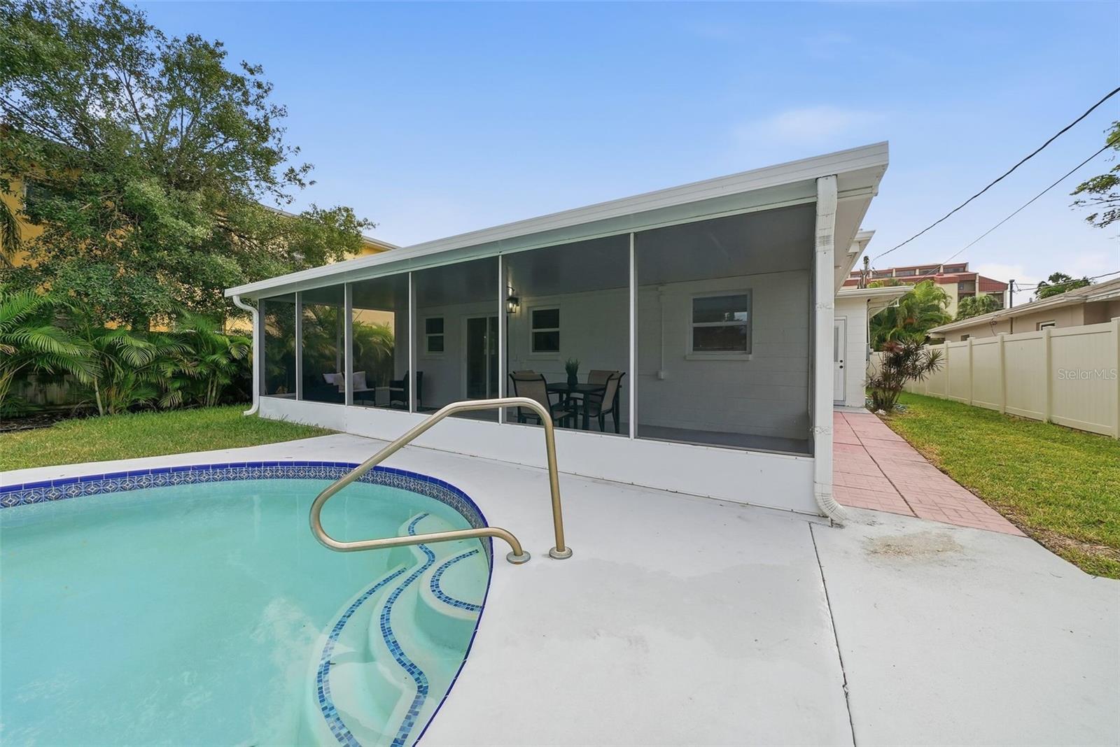 Image 43 of 53 For 7033 Hibiscus Avenue S