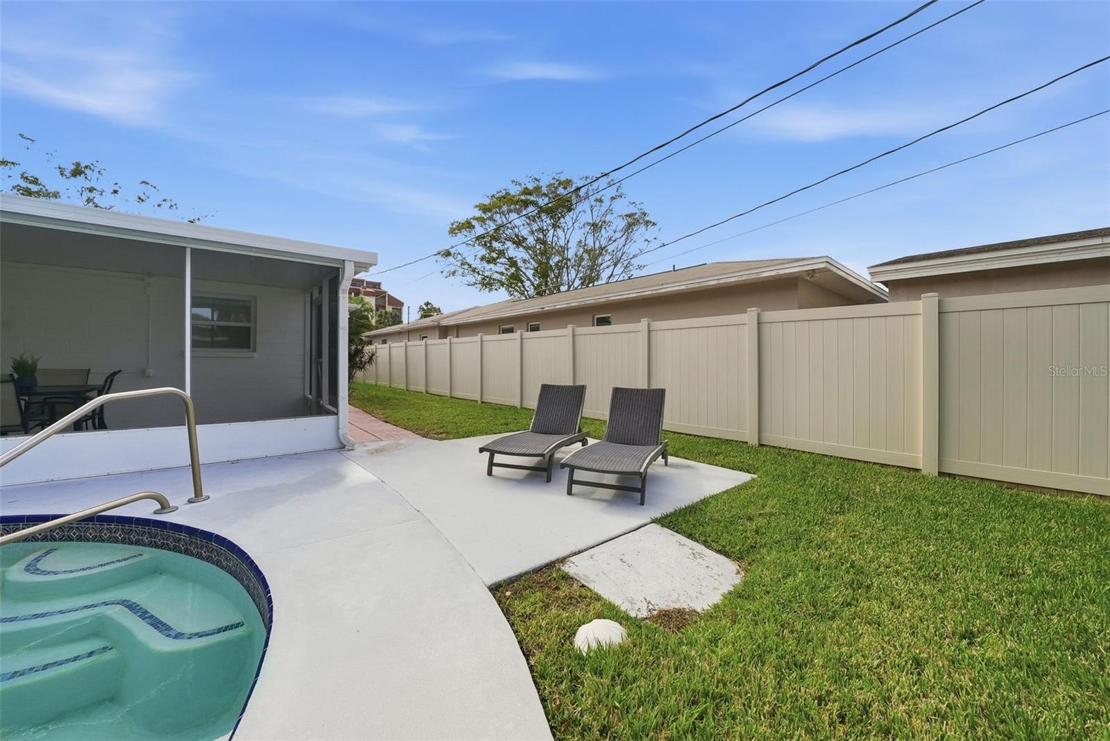 Image 46 of 53 For 7033 Hibiscus Avenue S