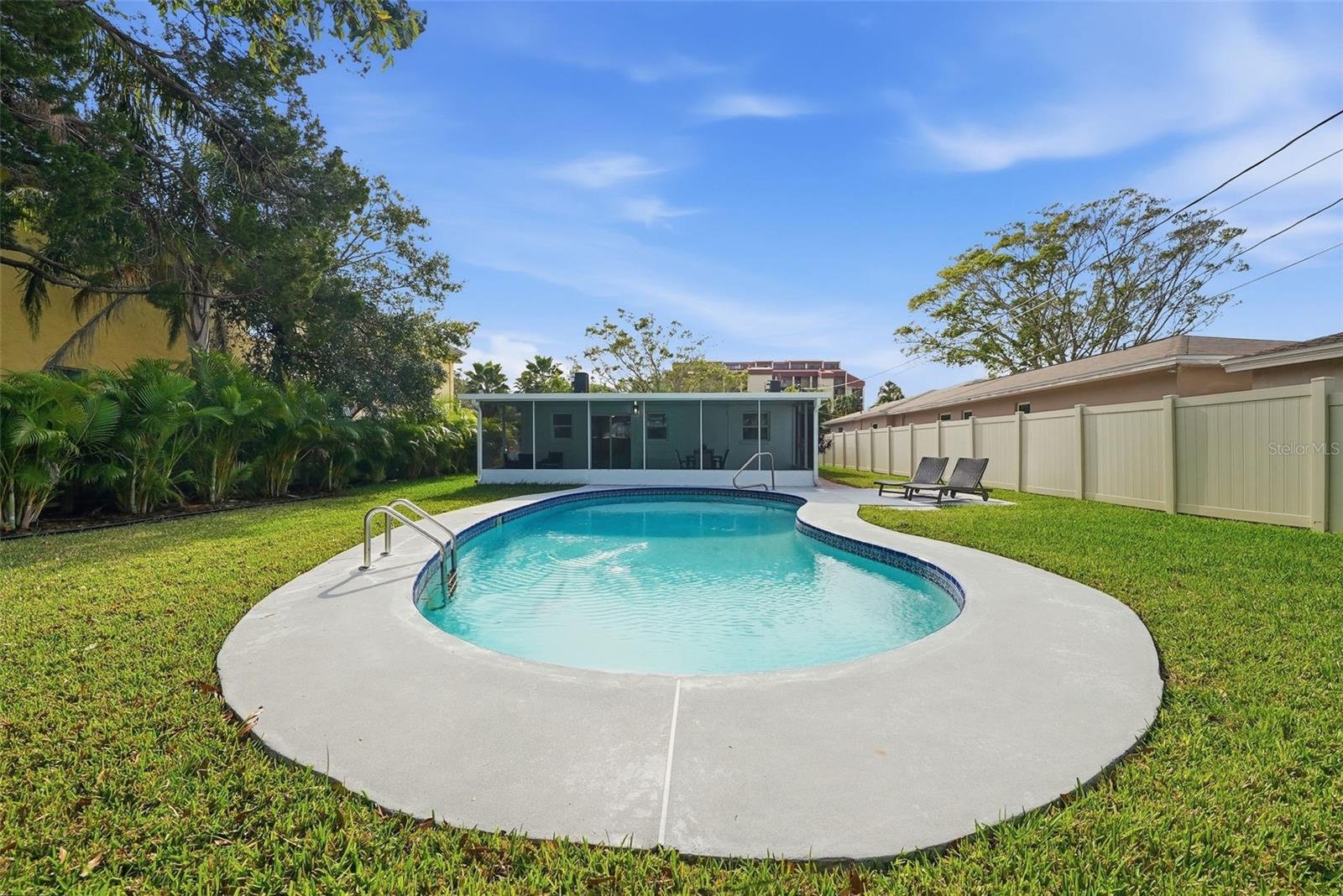 Image 48 of 53 For 7033 Hibiscus Avenue S