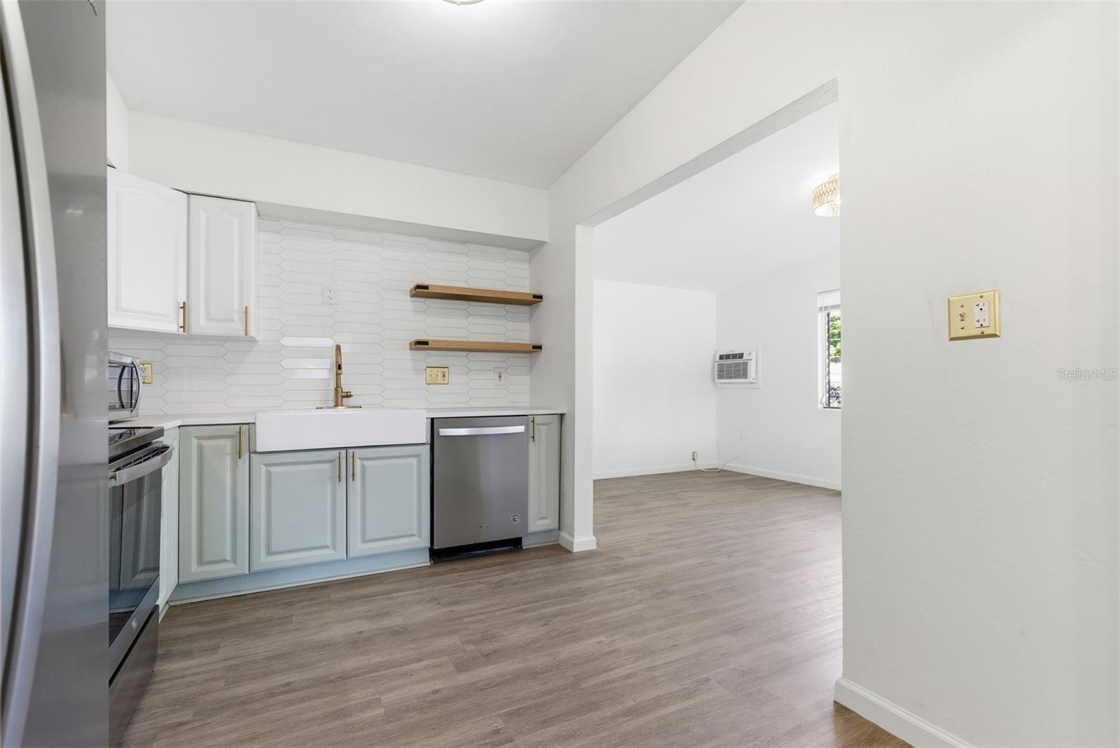 Image 10 of 38 For 5481 47th Avenue N