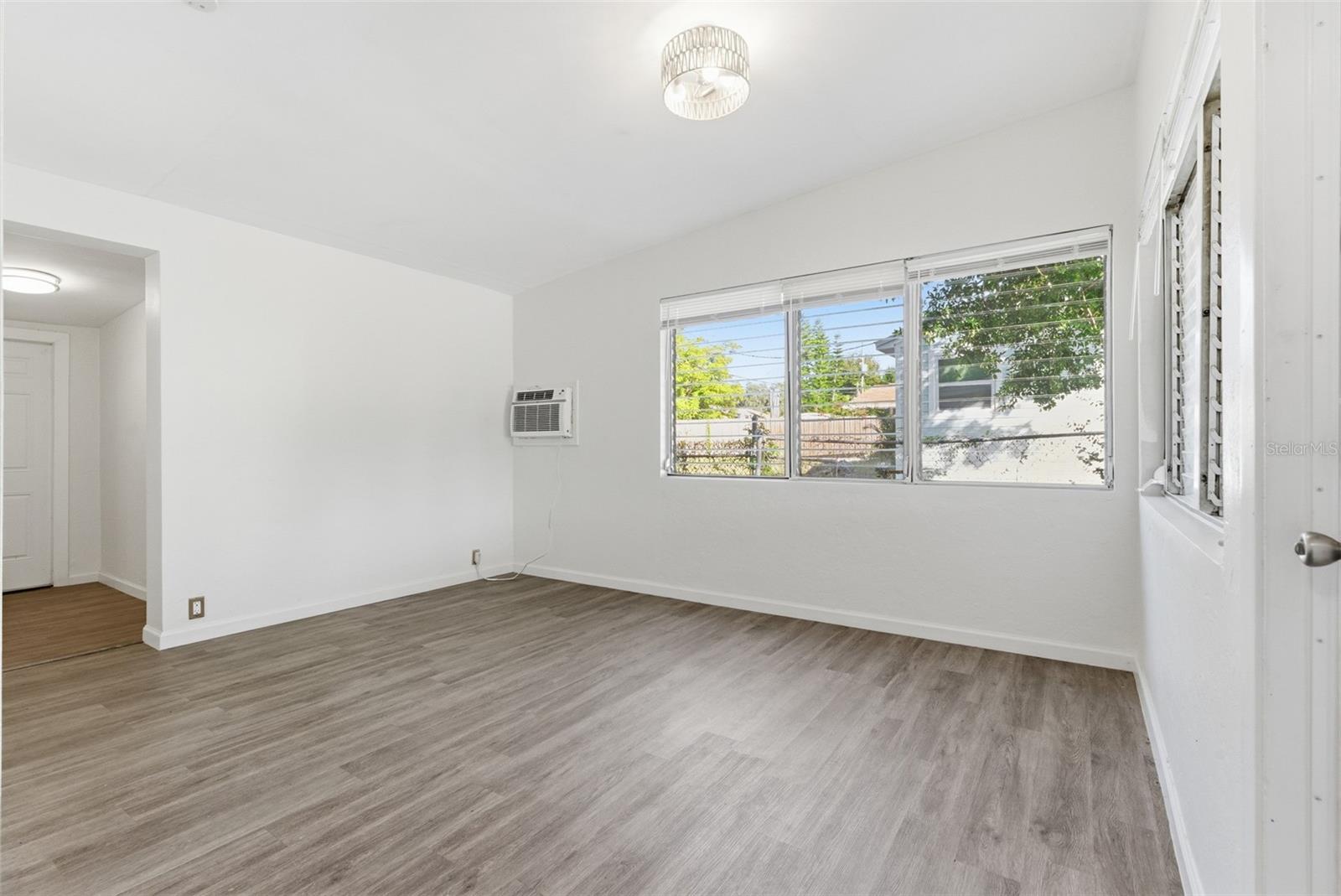 Image 15 of 38 For 5481 47th Avenue N