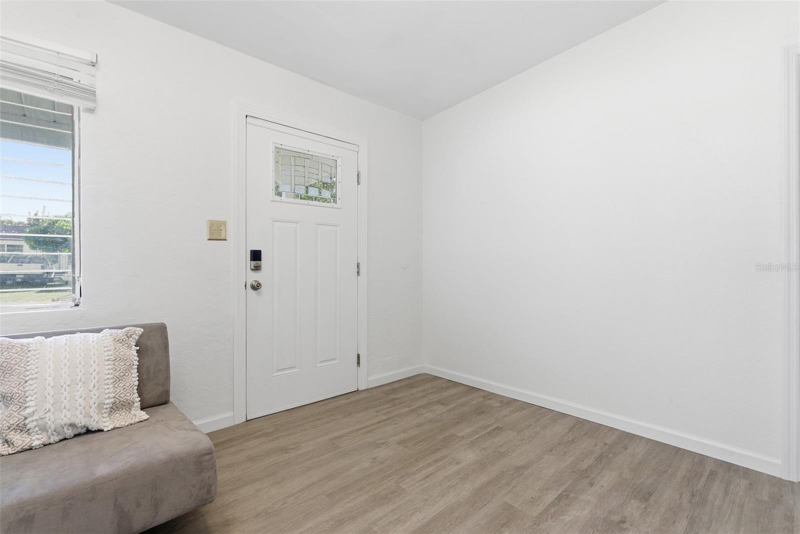 Image 7 of 38 For 5481 47th Avenue N