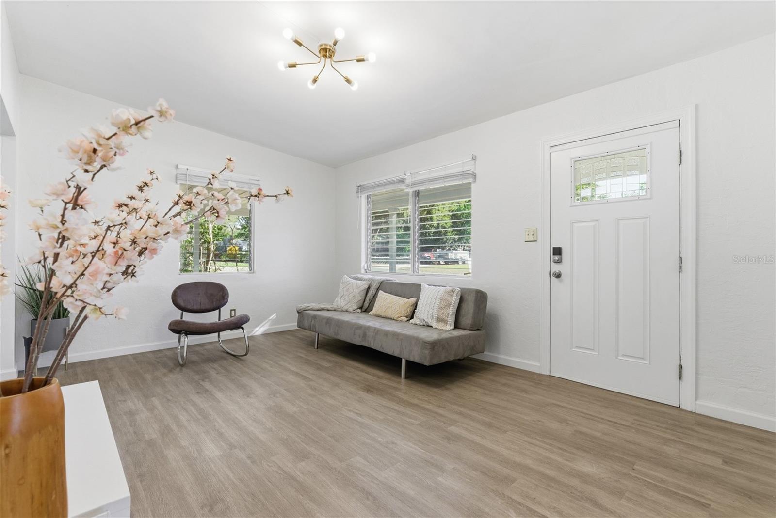 Image 8 of 38 For 5481 47th Avenue N