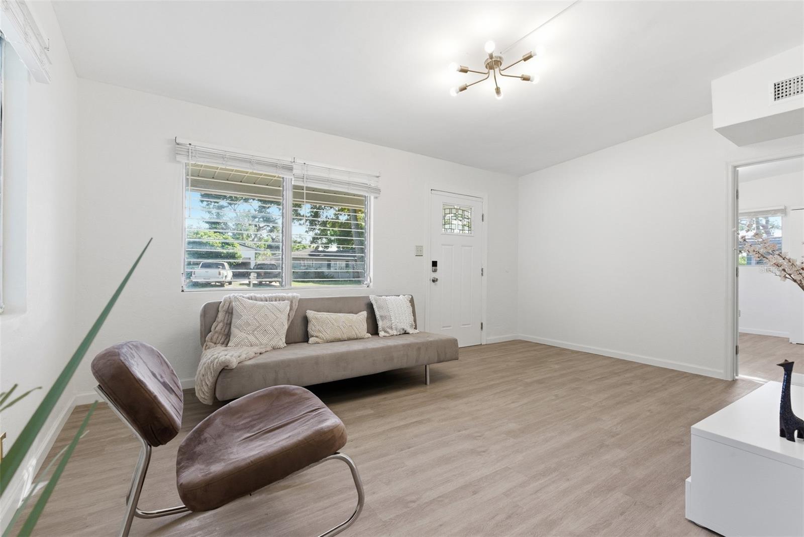 Image 9 of 38 For 5481 47th Avenue N