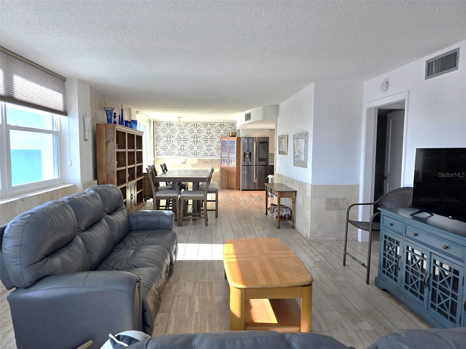 Image 8 of 28 For 17408 Gulf Boulevard 1003