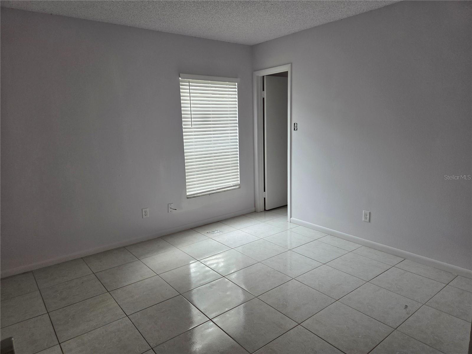 Image 13 of 19 For 24914 Silversmith Drive