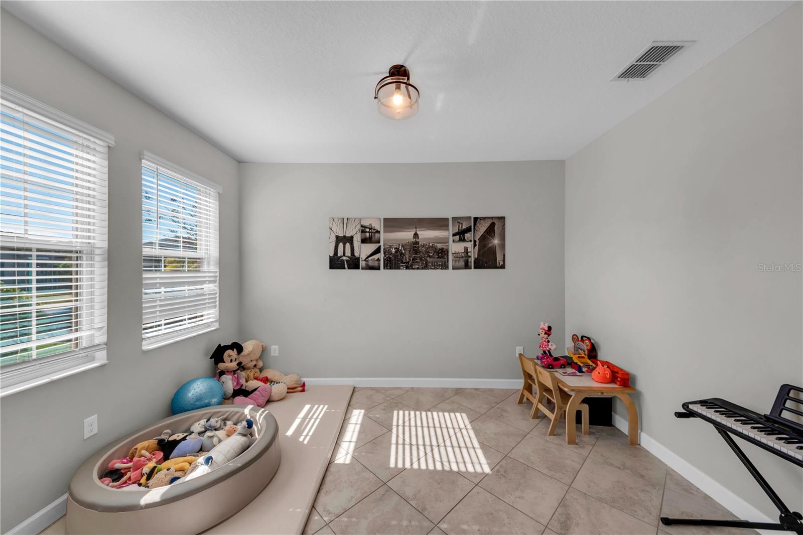 Image 23 of 51 For 13220 Satin Lily Drive