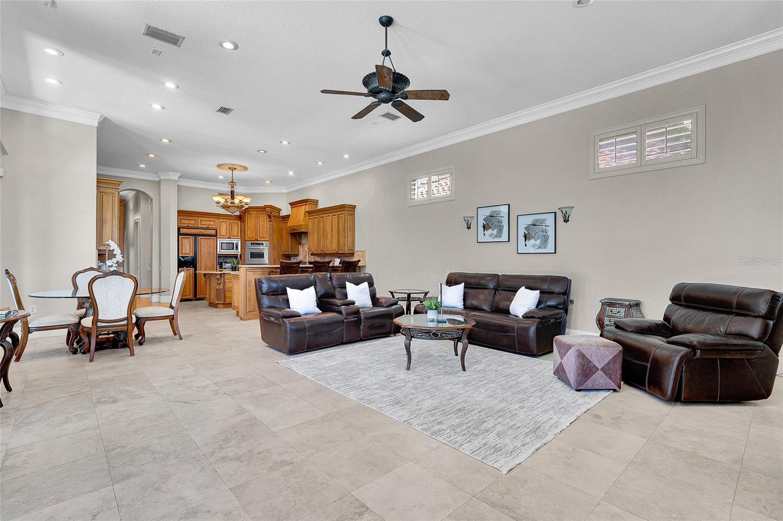 Listing photo id 12 for 8707 Silverthorn Road