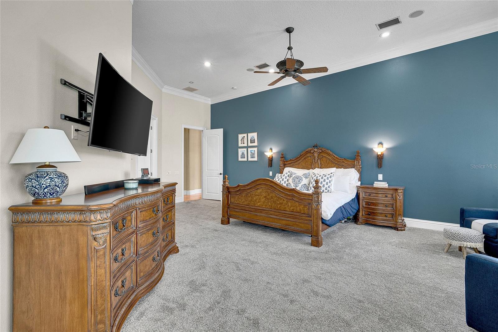 Listing photo id 14 for 8707 Silverthorn Road