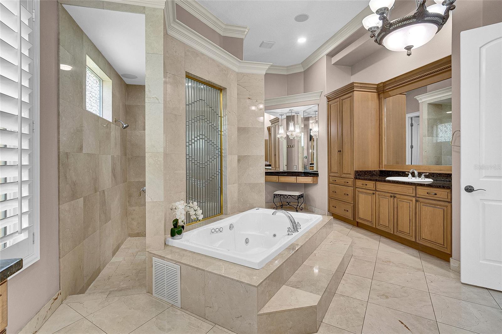 Listing photo id 17 for 8707 Silverthorn Road