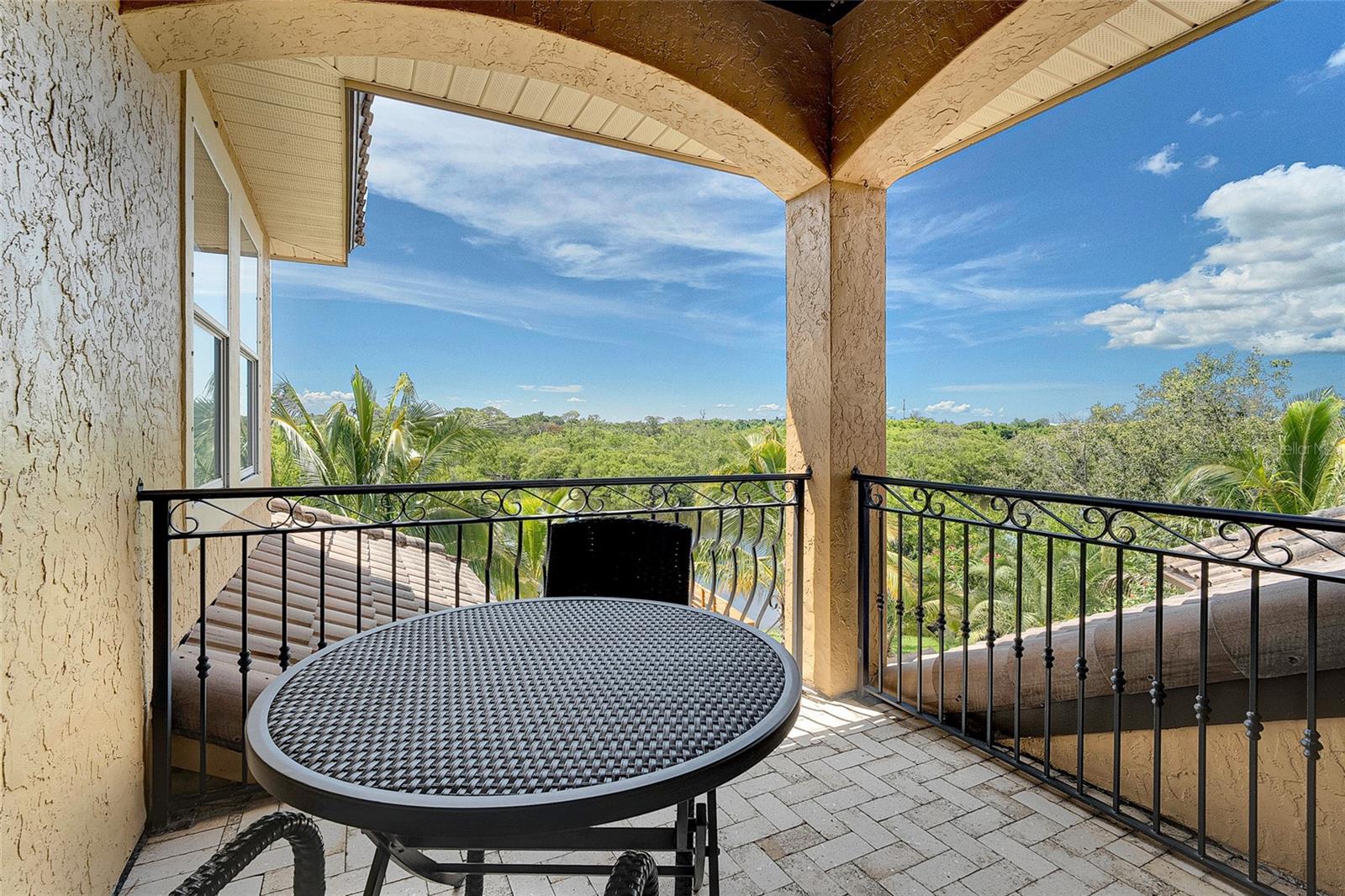 Listing photo id 24 for 8707 Silverthorn Road