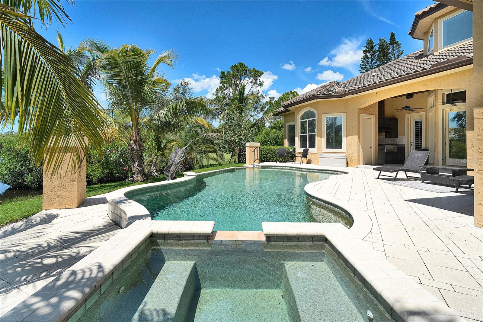 Listing photo id 43 for 8707 Silverthorn Road