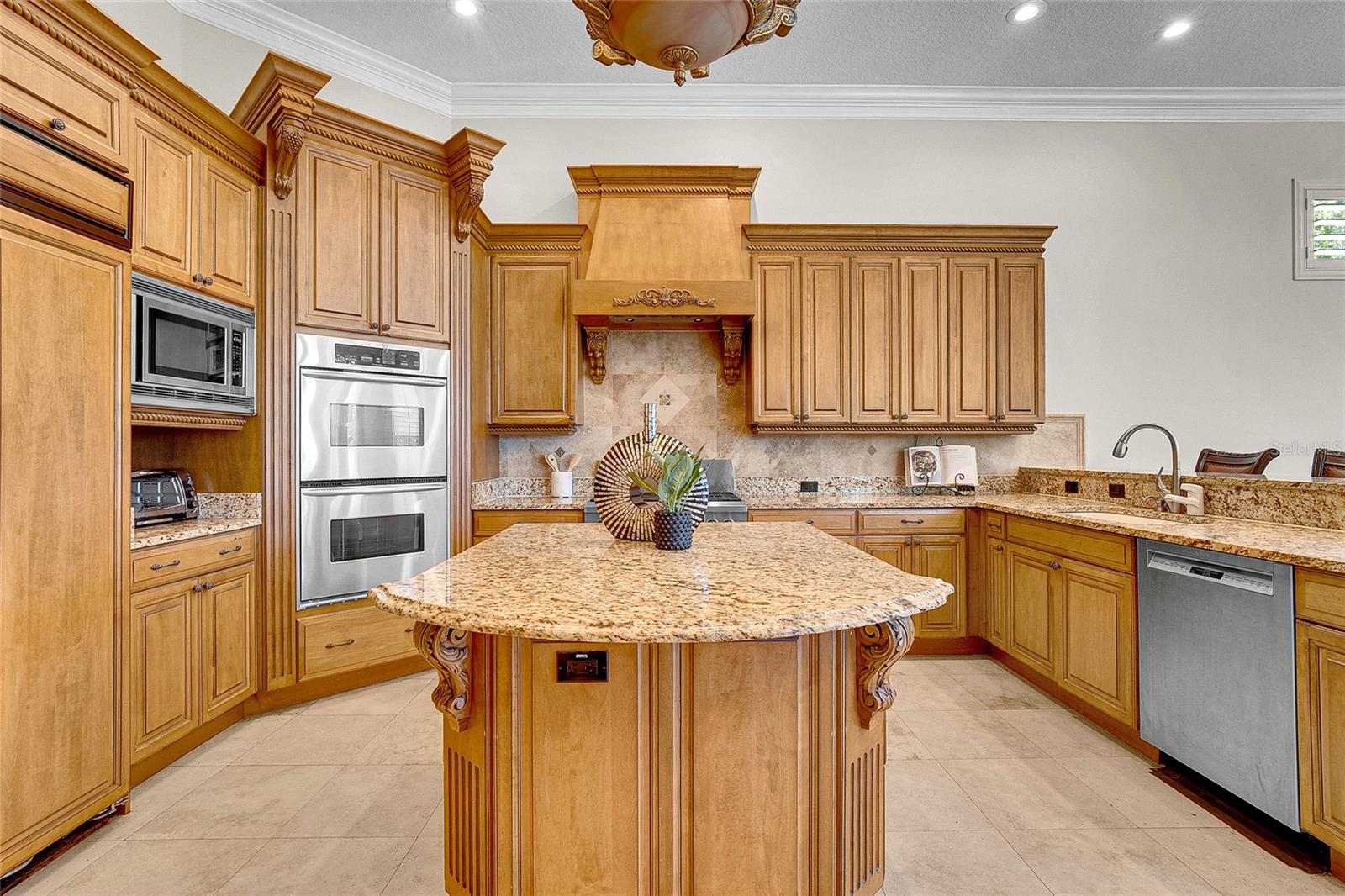 Listing photo id 5 for 8707 Silverthorn Road