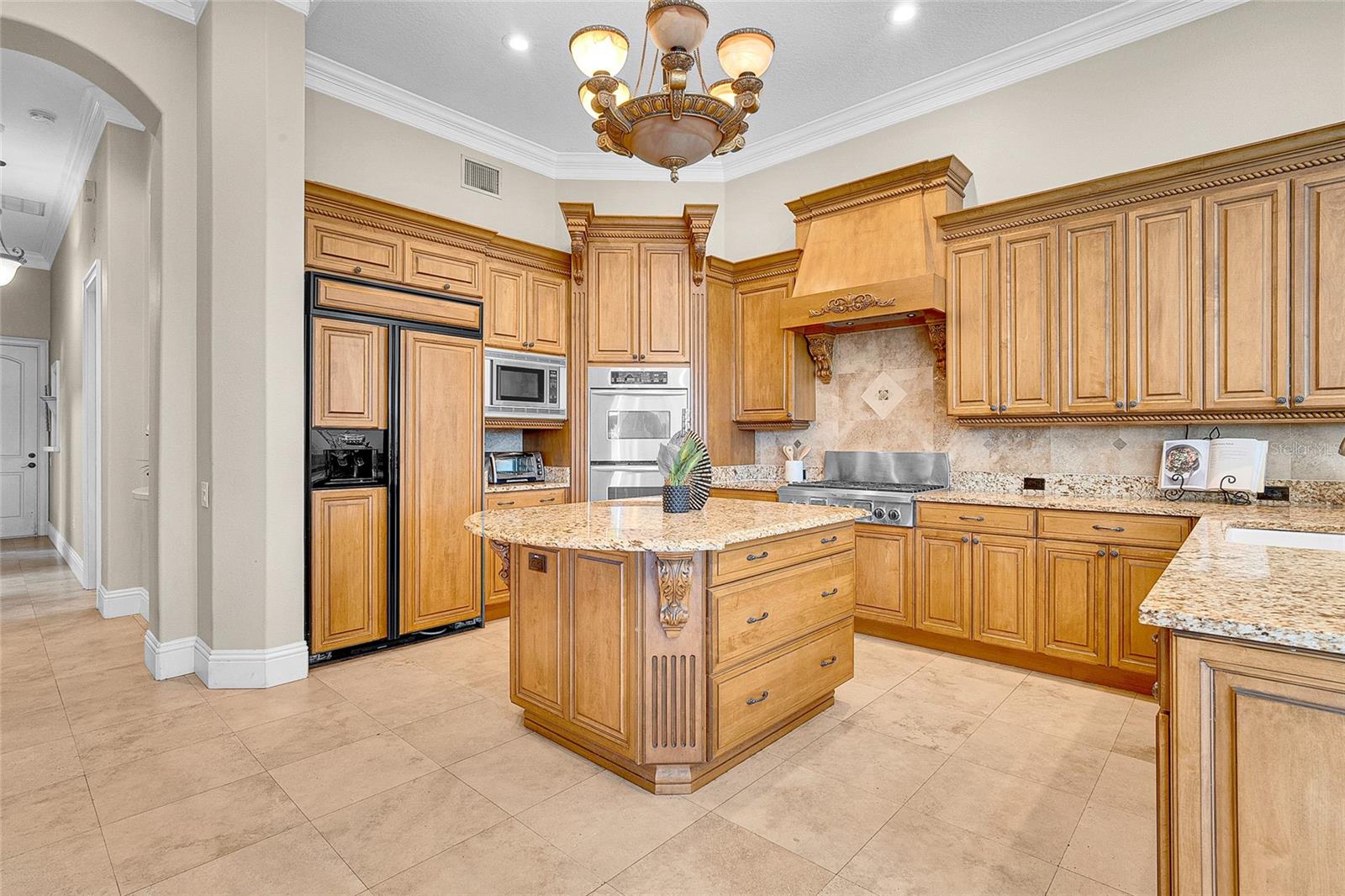 Listing photo id 6 for 8707 Silverthorn Road