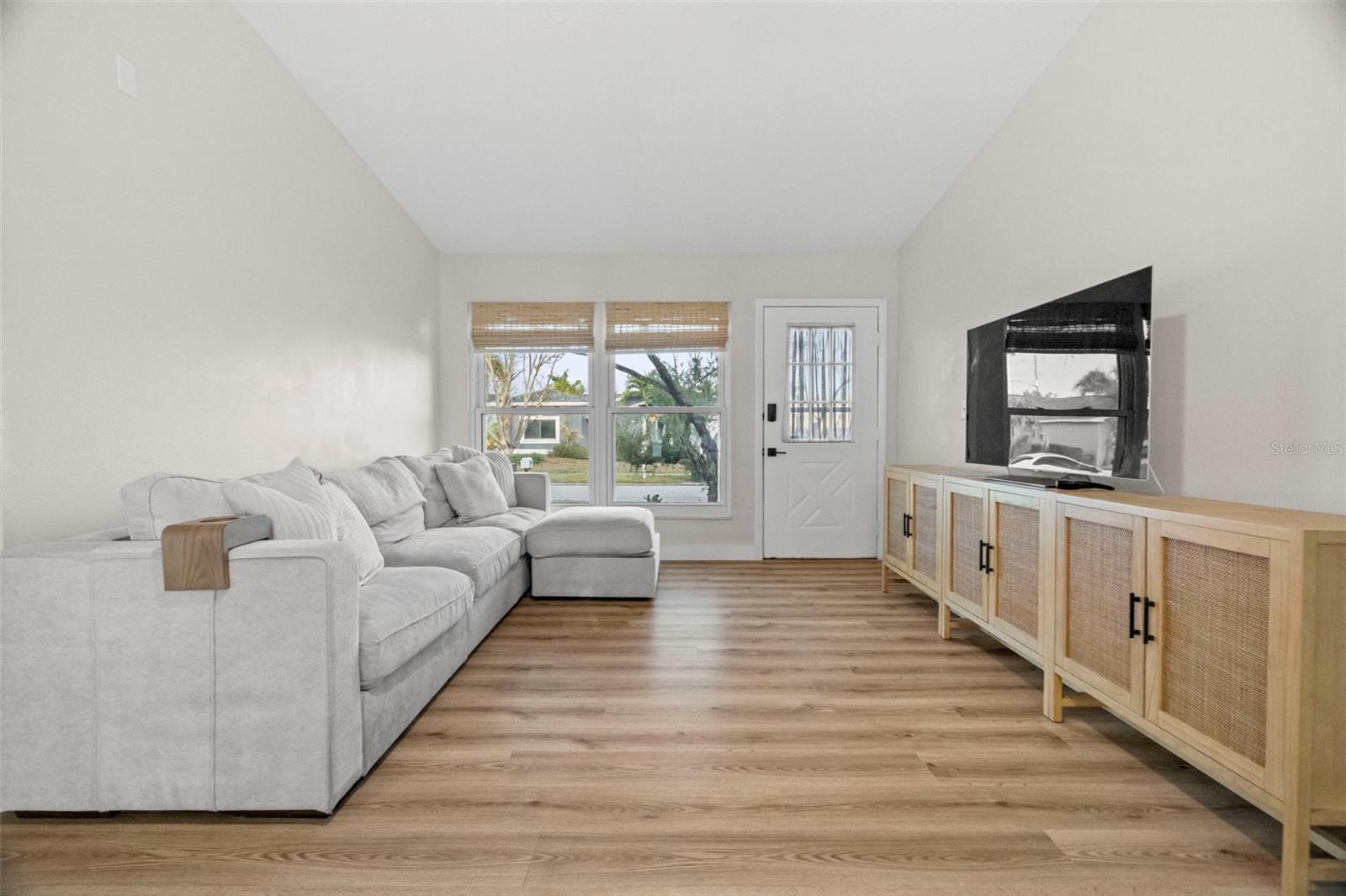 Image 11 of 38 For 6500 Briar Ridge Court N