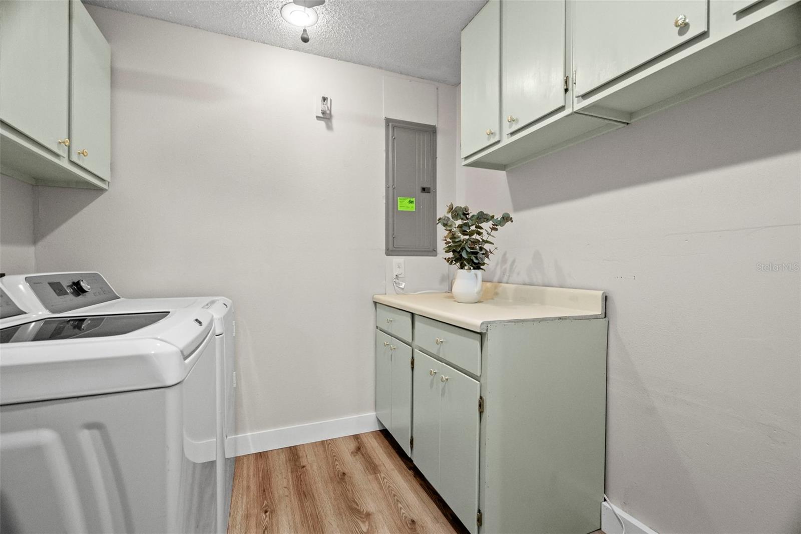 Image 18 of 38 For 6500 Briar Ridge Court N