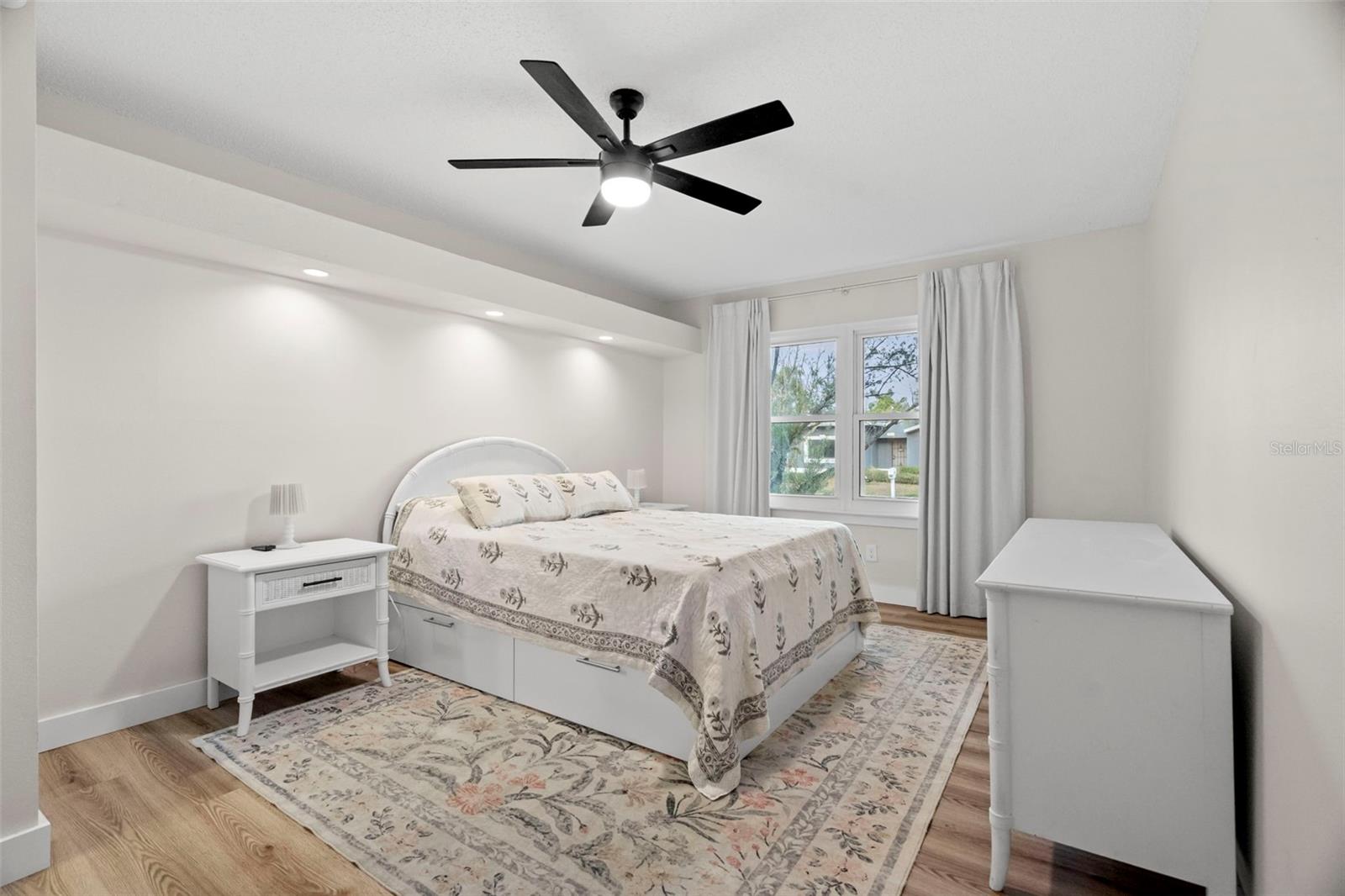 Image 19 of 38 For 6500 Briar Ridge Court N