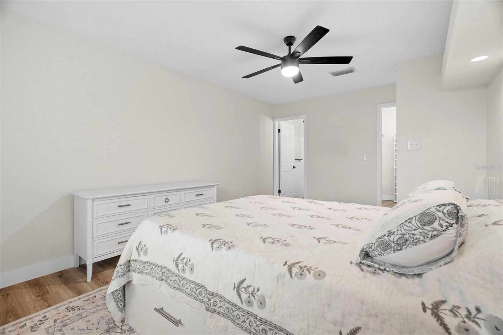 Image 20 of 38 For 6500 Briar Ridge Court N