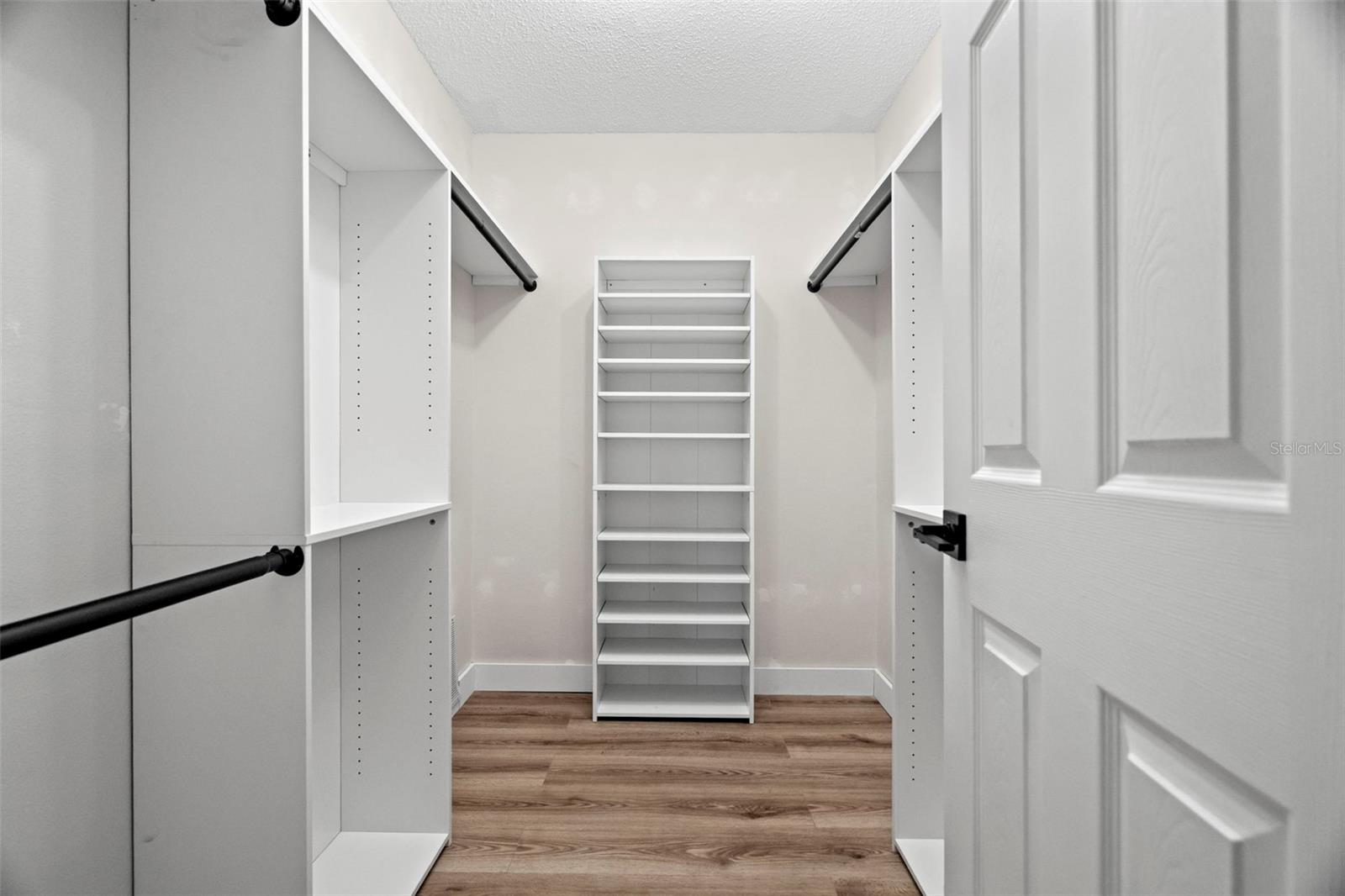 Image 23 of 38 For 6500 Briar Ridge Court N