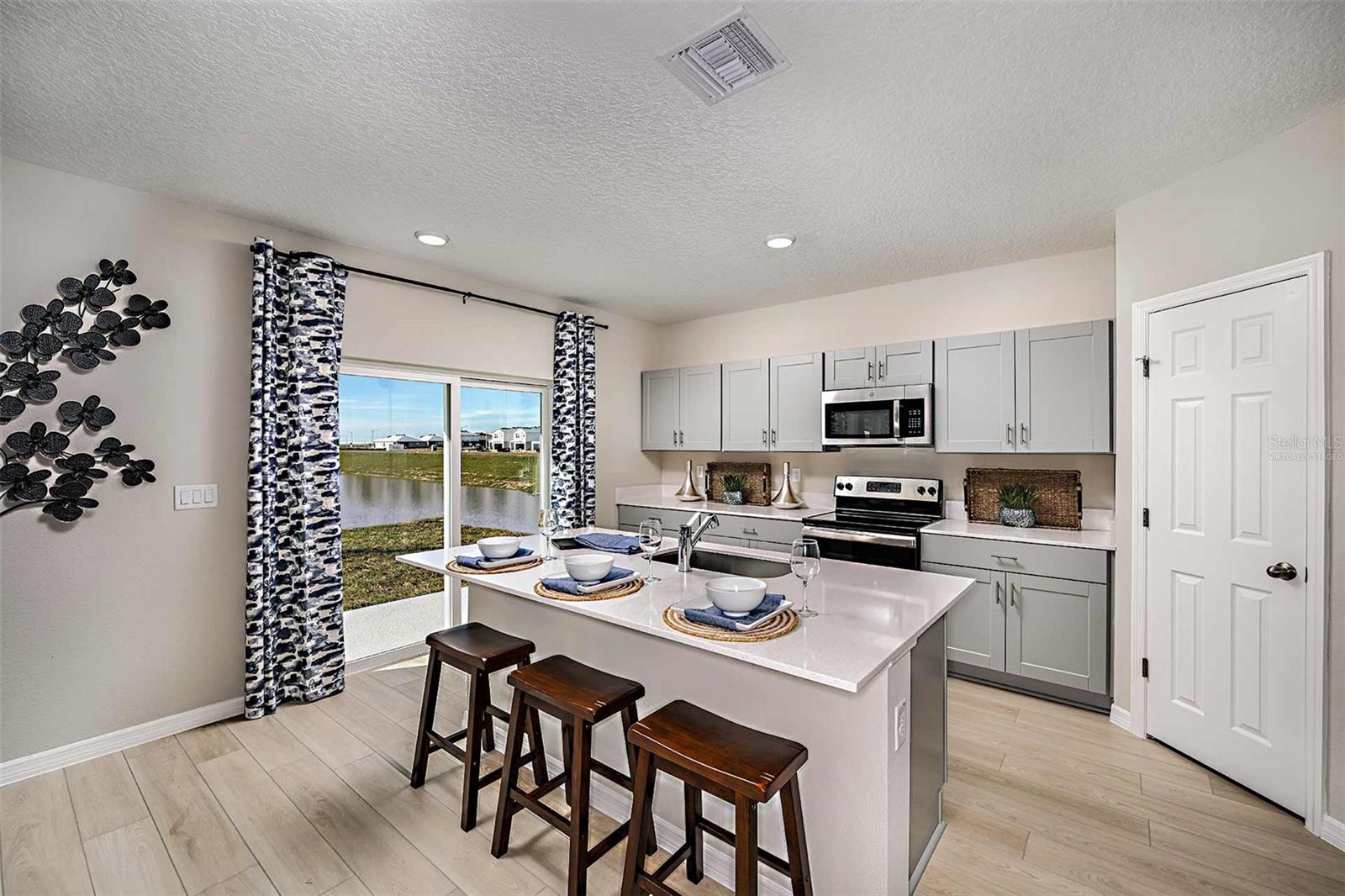 Image 3 of 20 For 5019 Oaks River Street