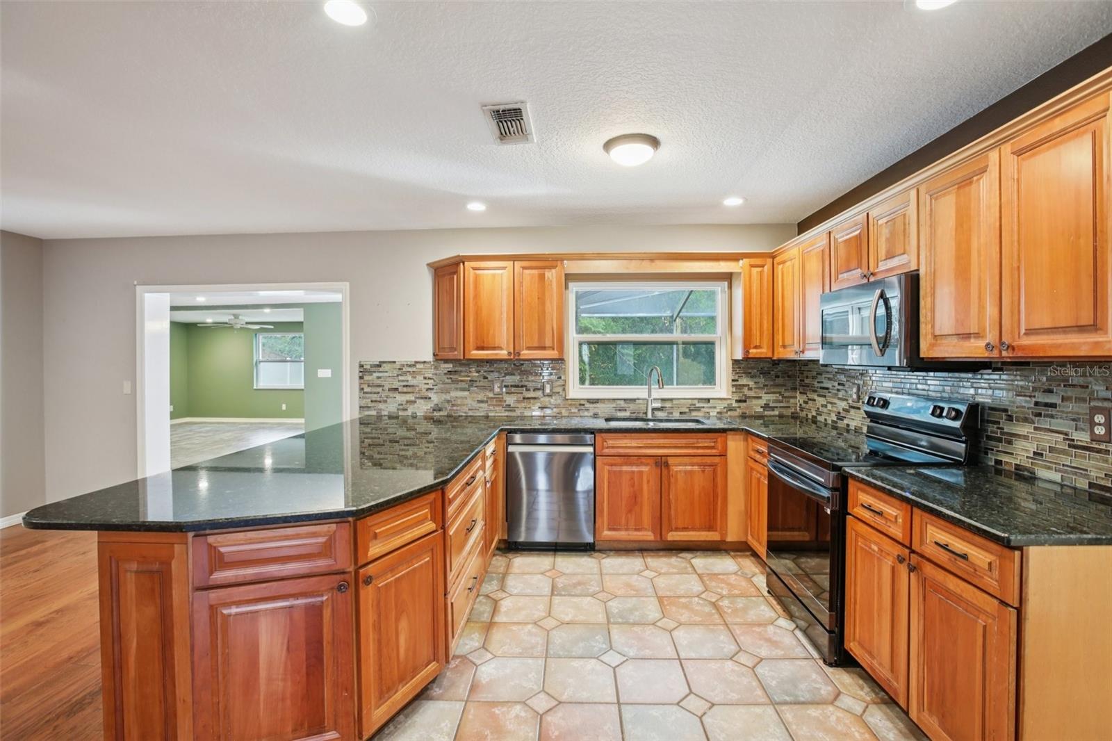 Image 10 of 35 For 14107 Briarthorn Drive