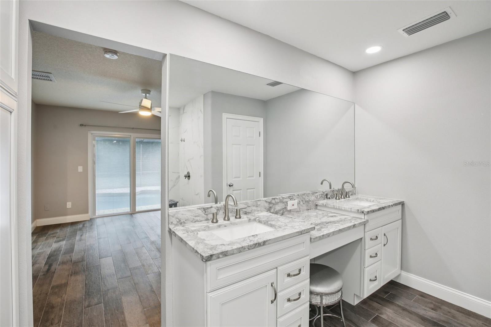 Image 17 of 35 For 14107 Briarthorn Drive