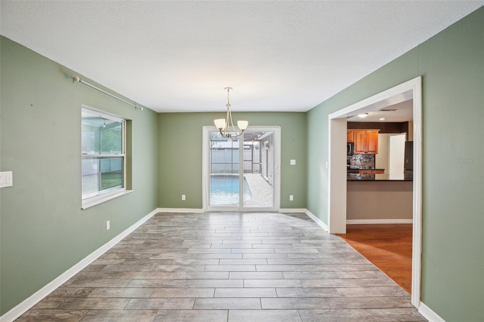 Image 22 of 35 For 14107 Briarthorn Drive