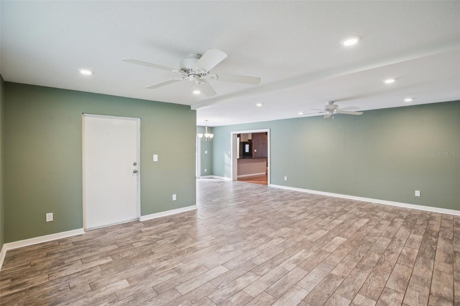 Image 24 of 35 For 14107 Briarthorn Drive