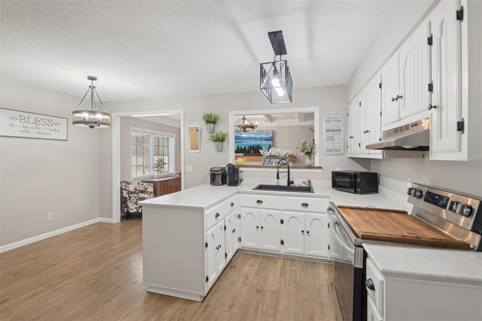 Image 5 of 33 For 34037 Woodland Circle