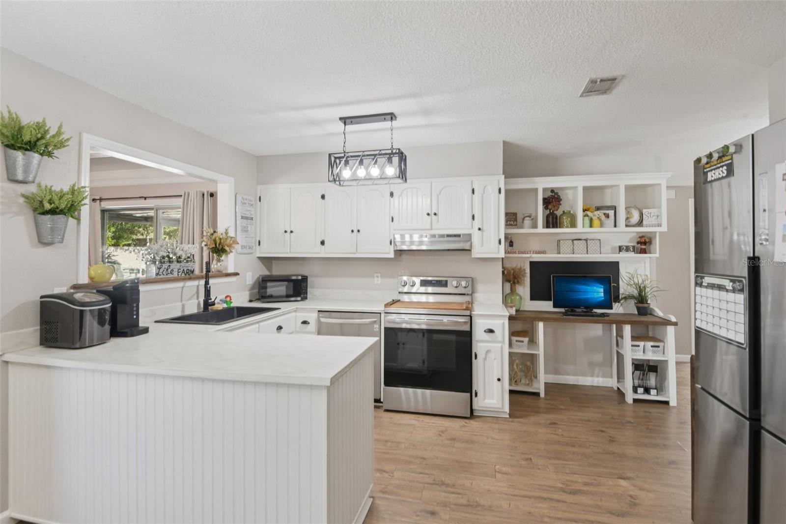 Image 7 of 33 For 34037 Woodland Circle