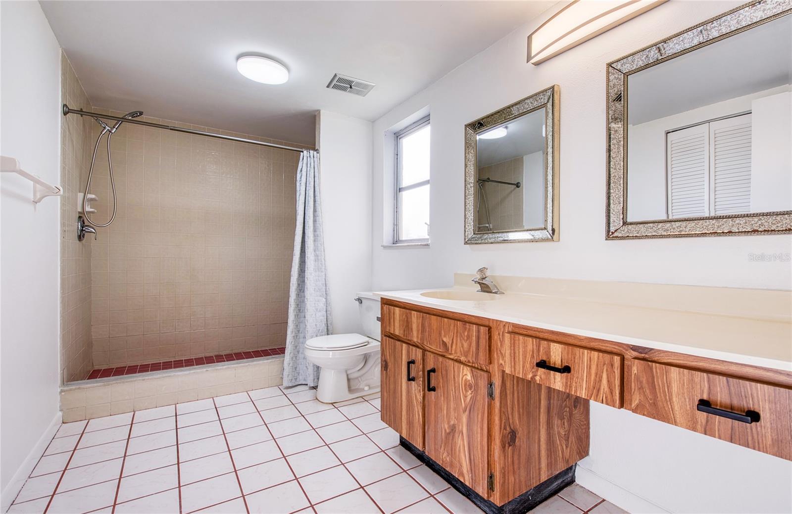 Image 18 of 38 For 2420 Winding Creek Boulevard 201