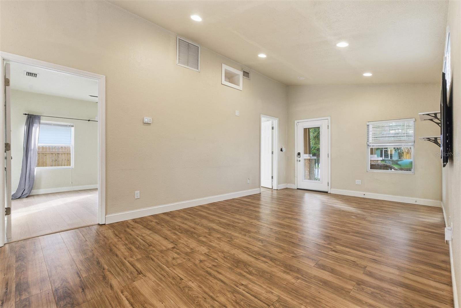 Image 9 of 26 For 1302 Louisiana Avenue