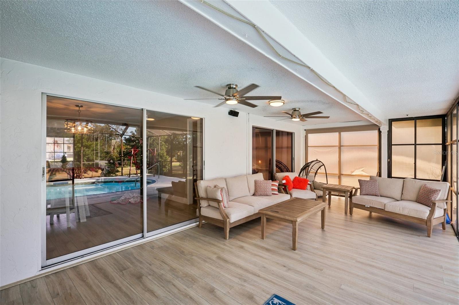 Listing photo id 12 for 8301 Valley Stream Lane