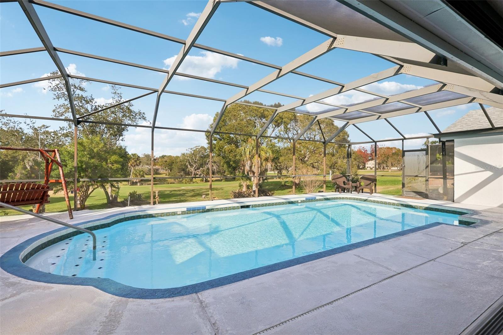 Listing photo id 13 for 8301 Valley Stream Lane