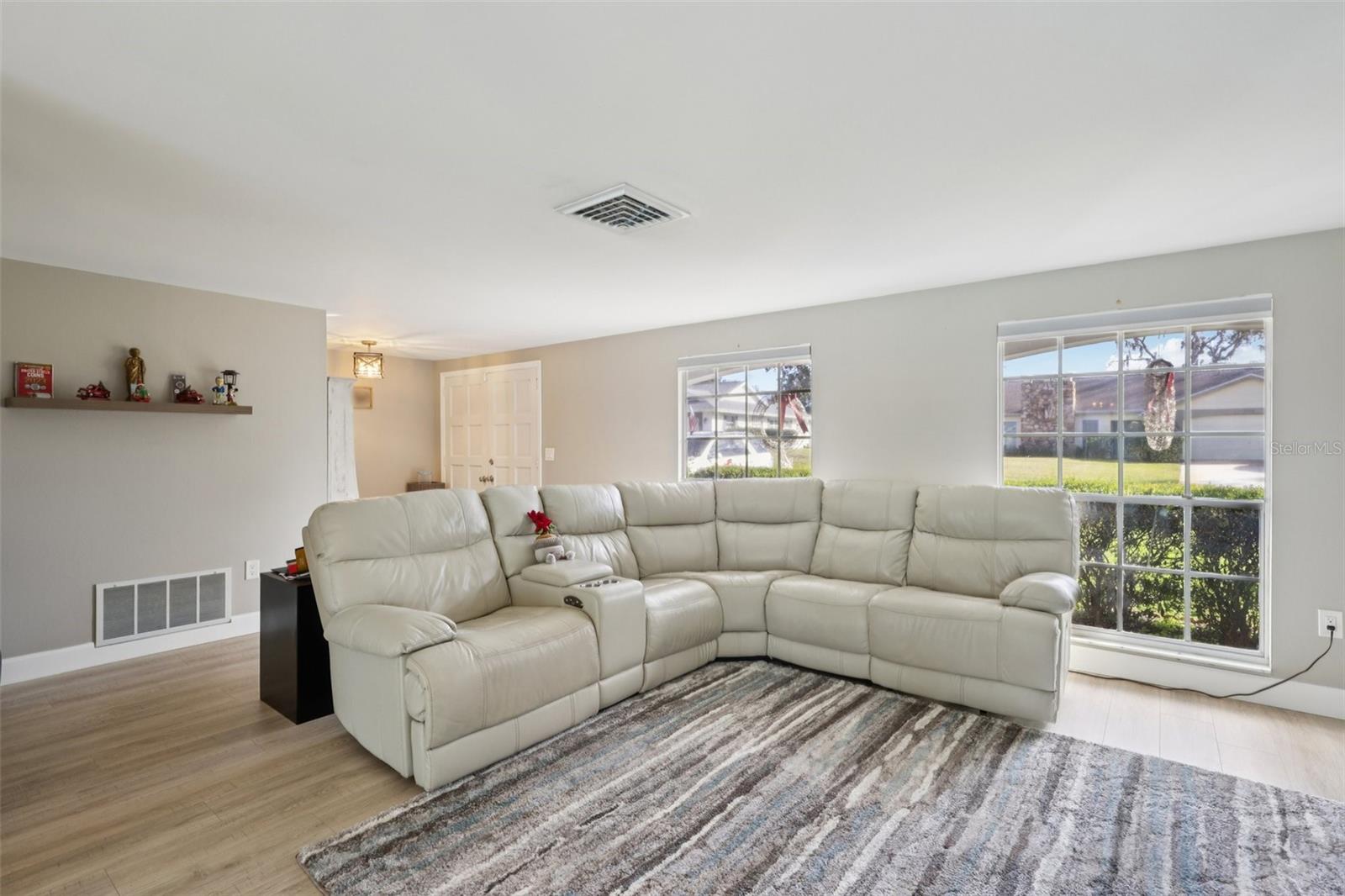 Listing photo id 21 for 8301 Valley Stream Lane