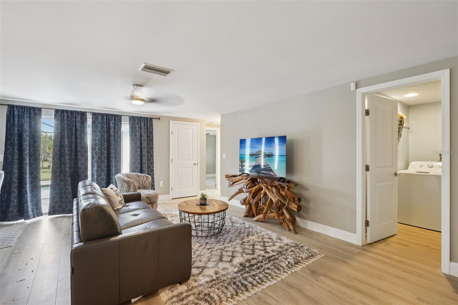 Listing photo id 22 for 8301 Valley Stream Lane