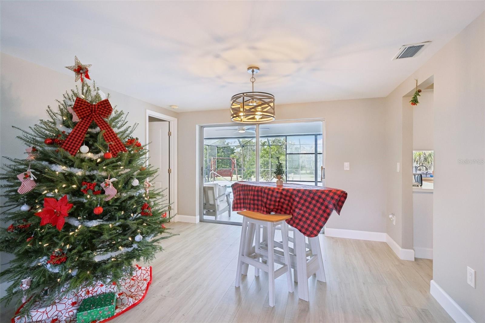 Listing photo id 24 for 8301 Valley Stream Lane