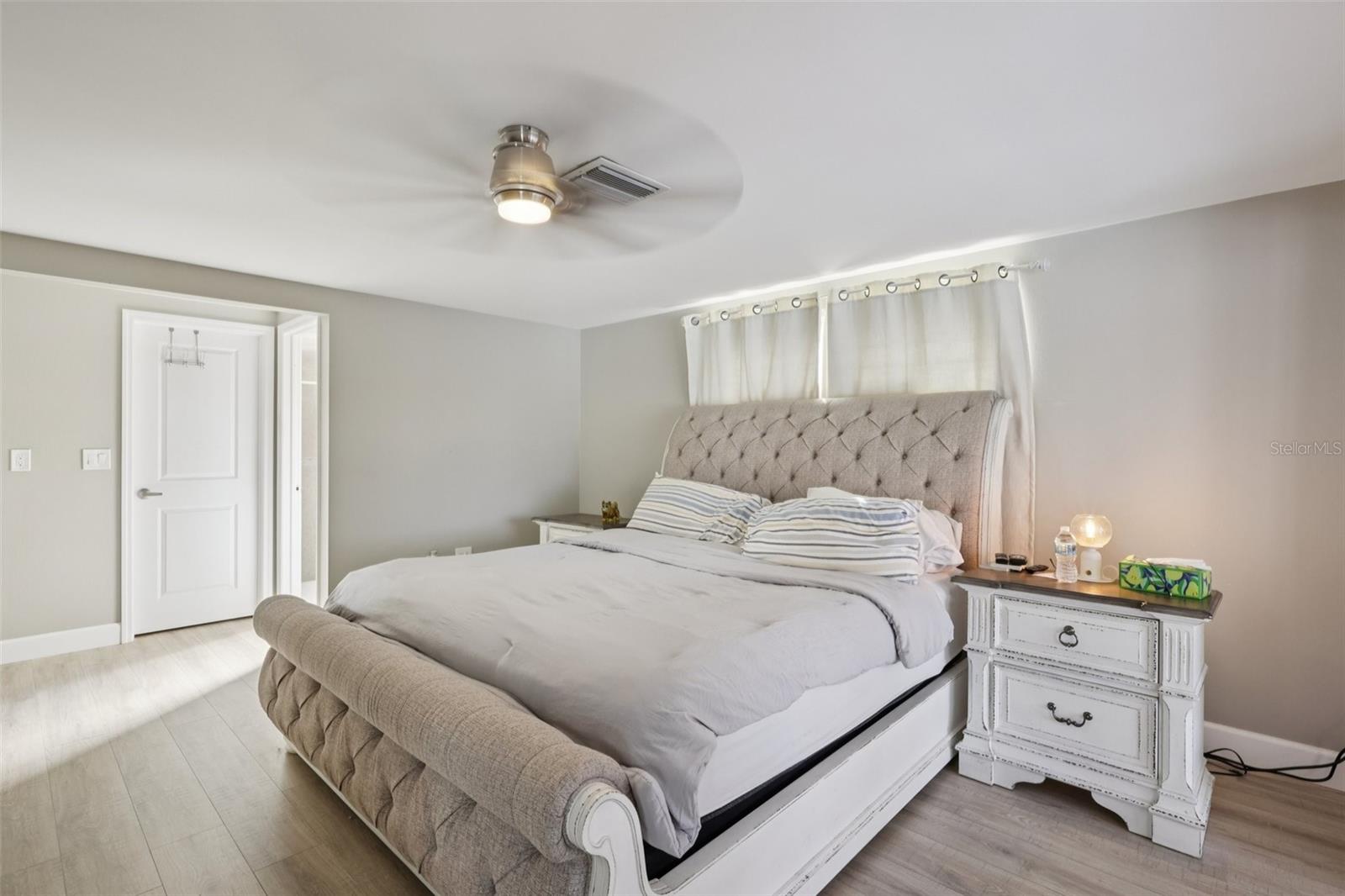 Listing photo id 27 for 8301 Valley Stream Lane