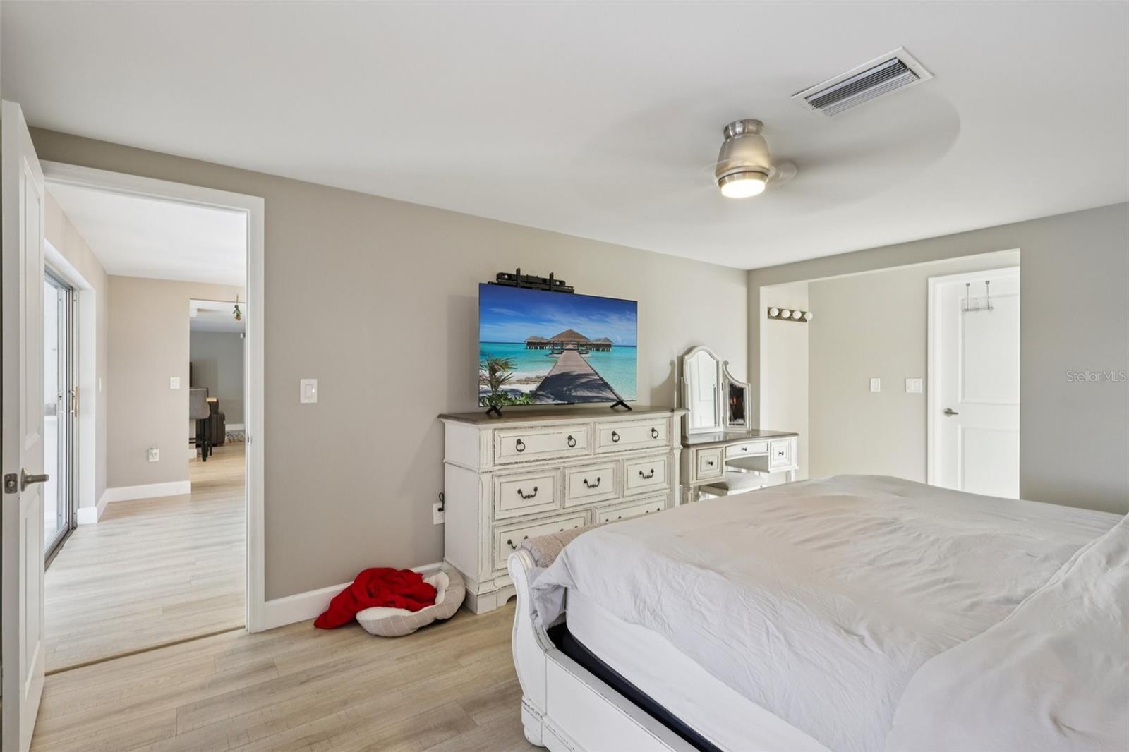 Listing photo id 28 for 8301 Valley Stream Lane