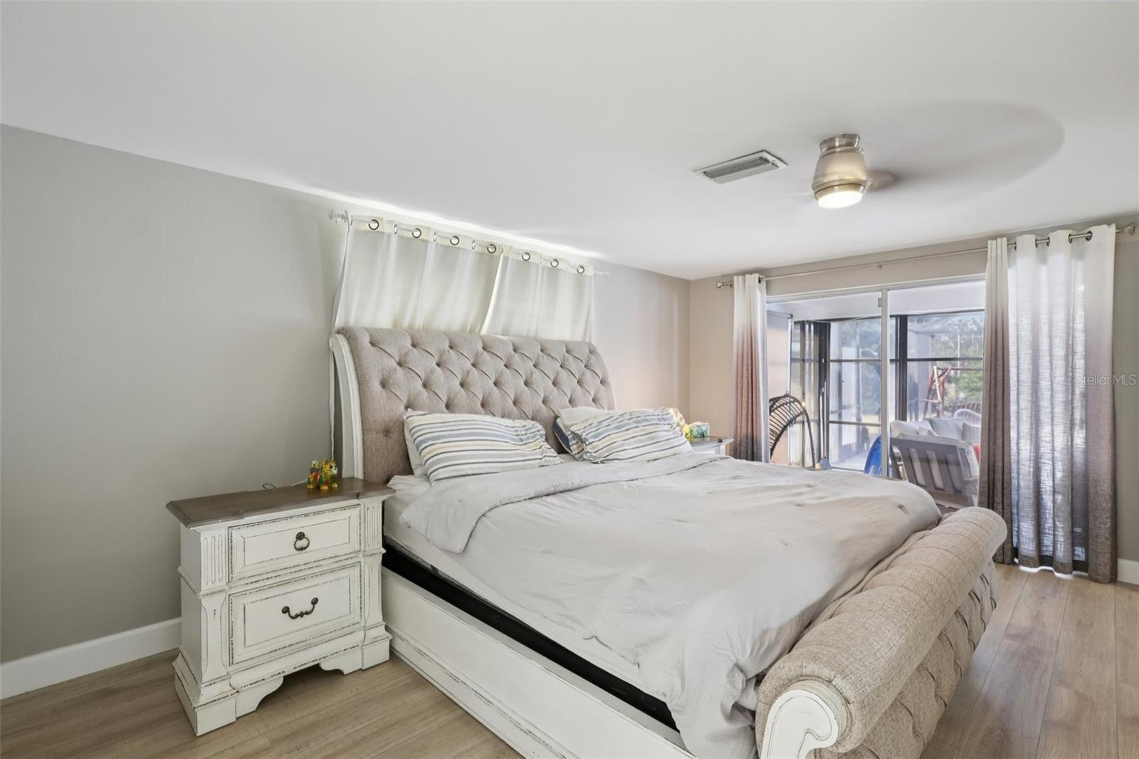 Listing photo id 6 for 8301 Valley Stream Lane