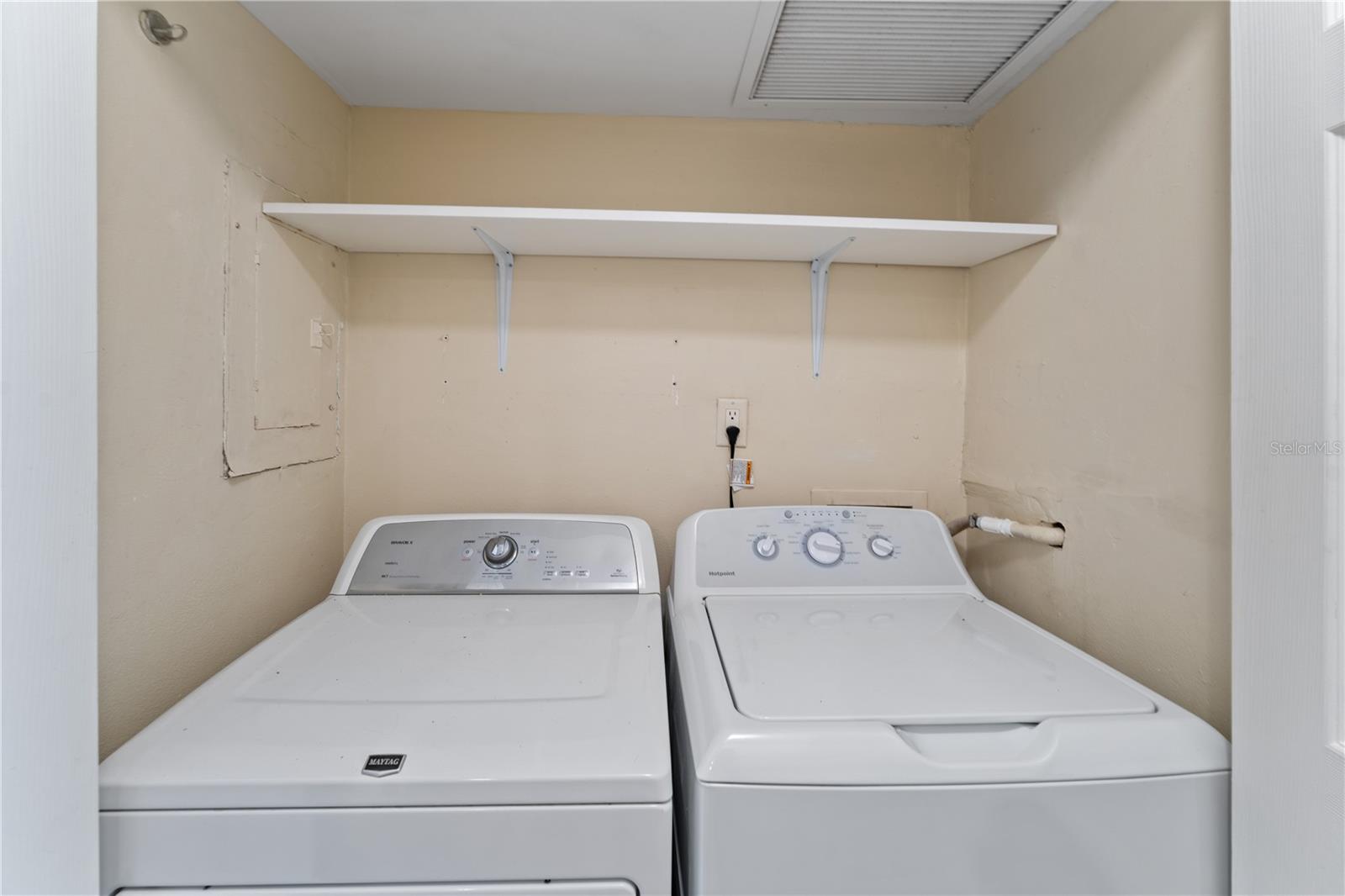 Image 18 of 23 For 10316 Carrollwood Court 57