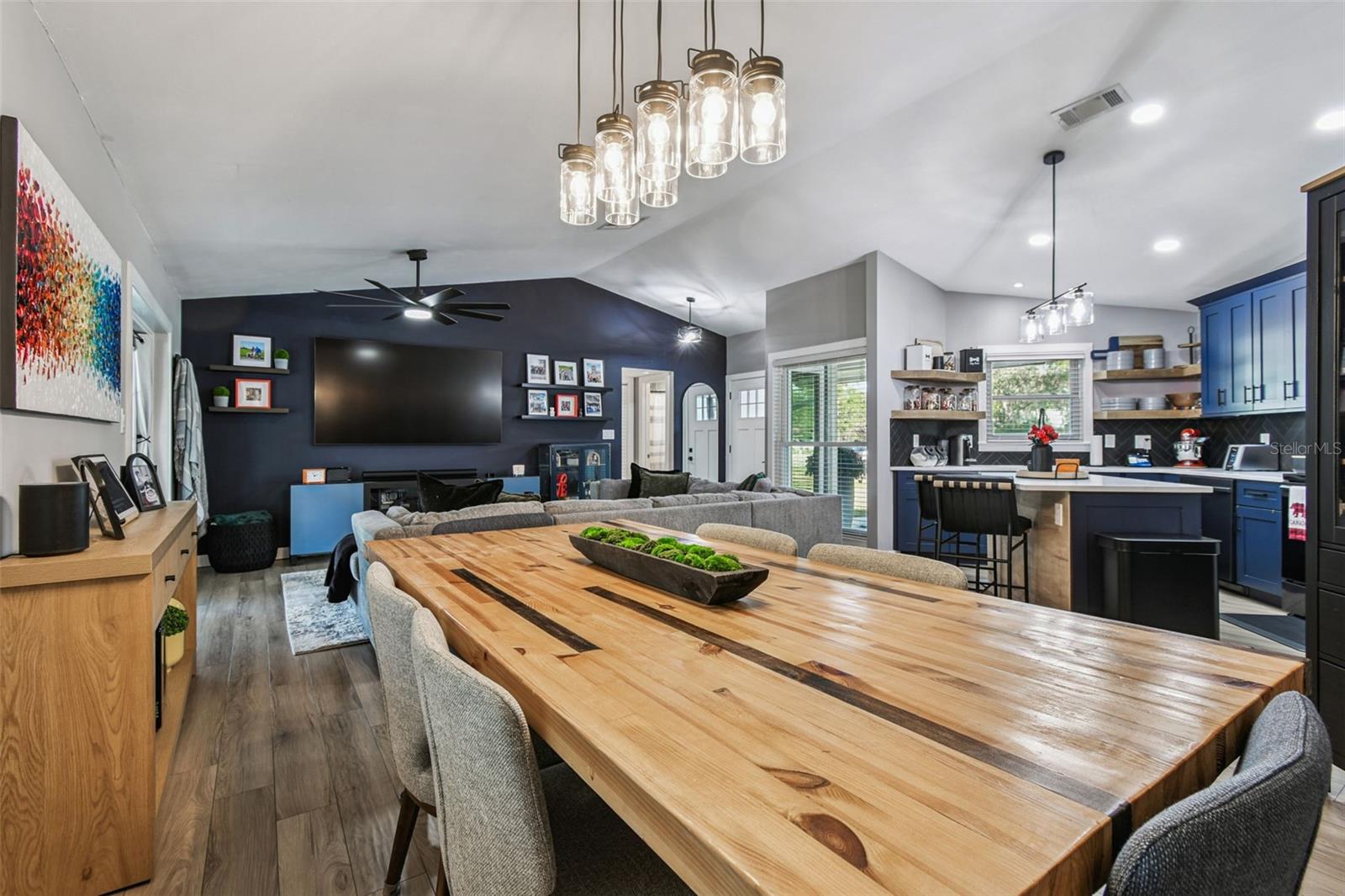 Listing photo id 8 for 1729 Lake Crest Avenue