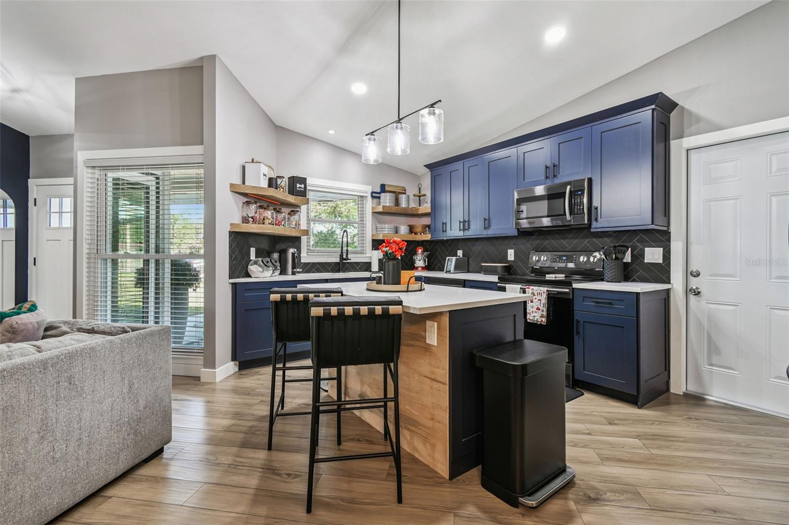 Listing photo id 9 for 1729 Lake Crest Avenue