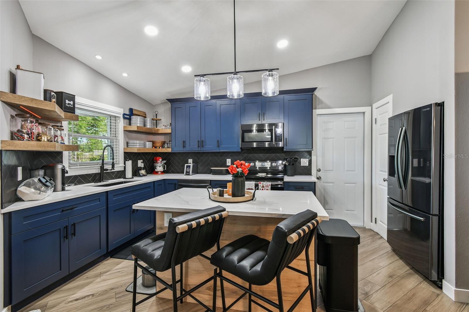 Listing photo id 10 for 1729 Lake Crest Avenue