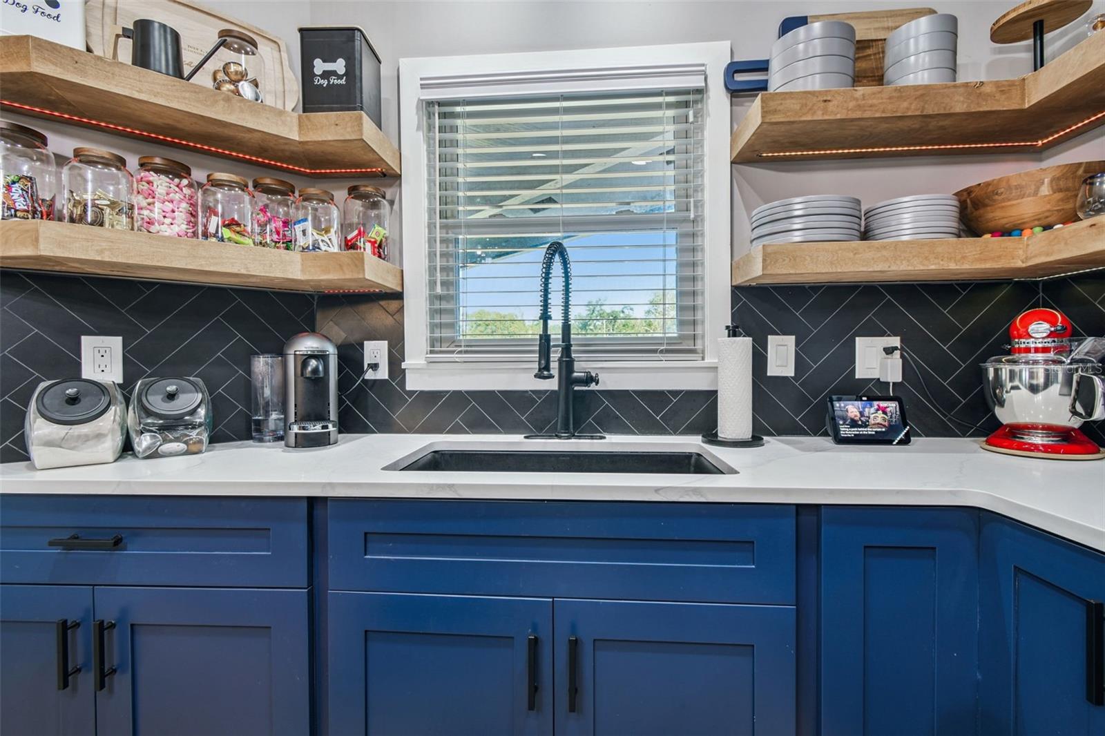 Listing photo id 12 for 1729 Lake Crest Avenue